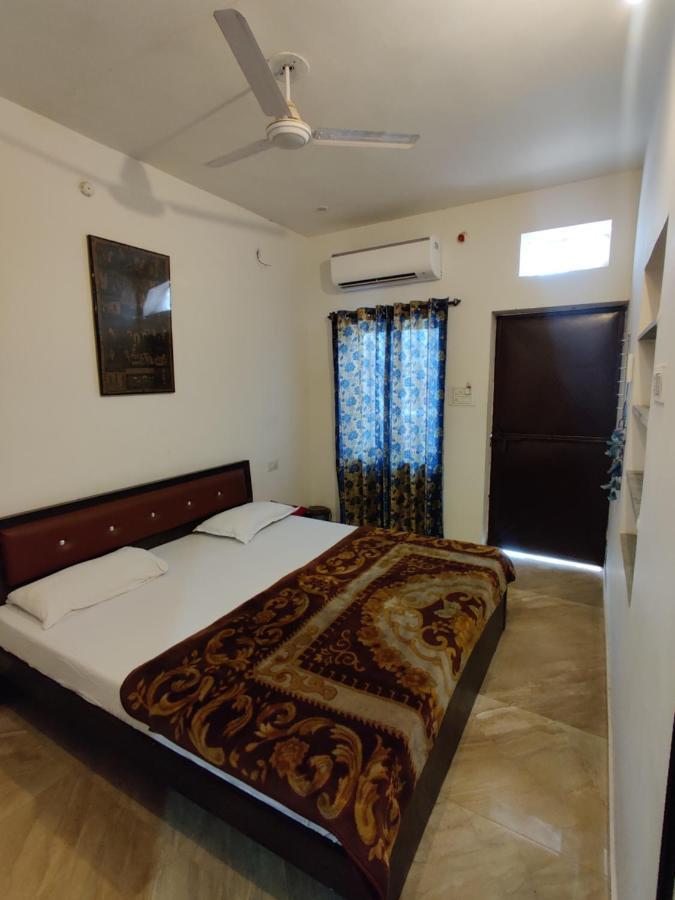 Varah Square Guest House Pushkar Zewnętrze zdjęcie