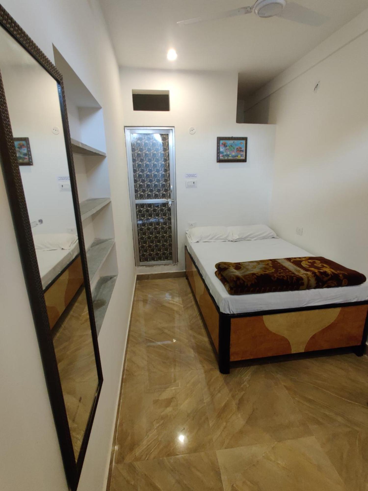 Varah Square Guest House Pushkar Pokój zdjęcie