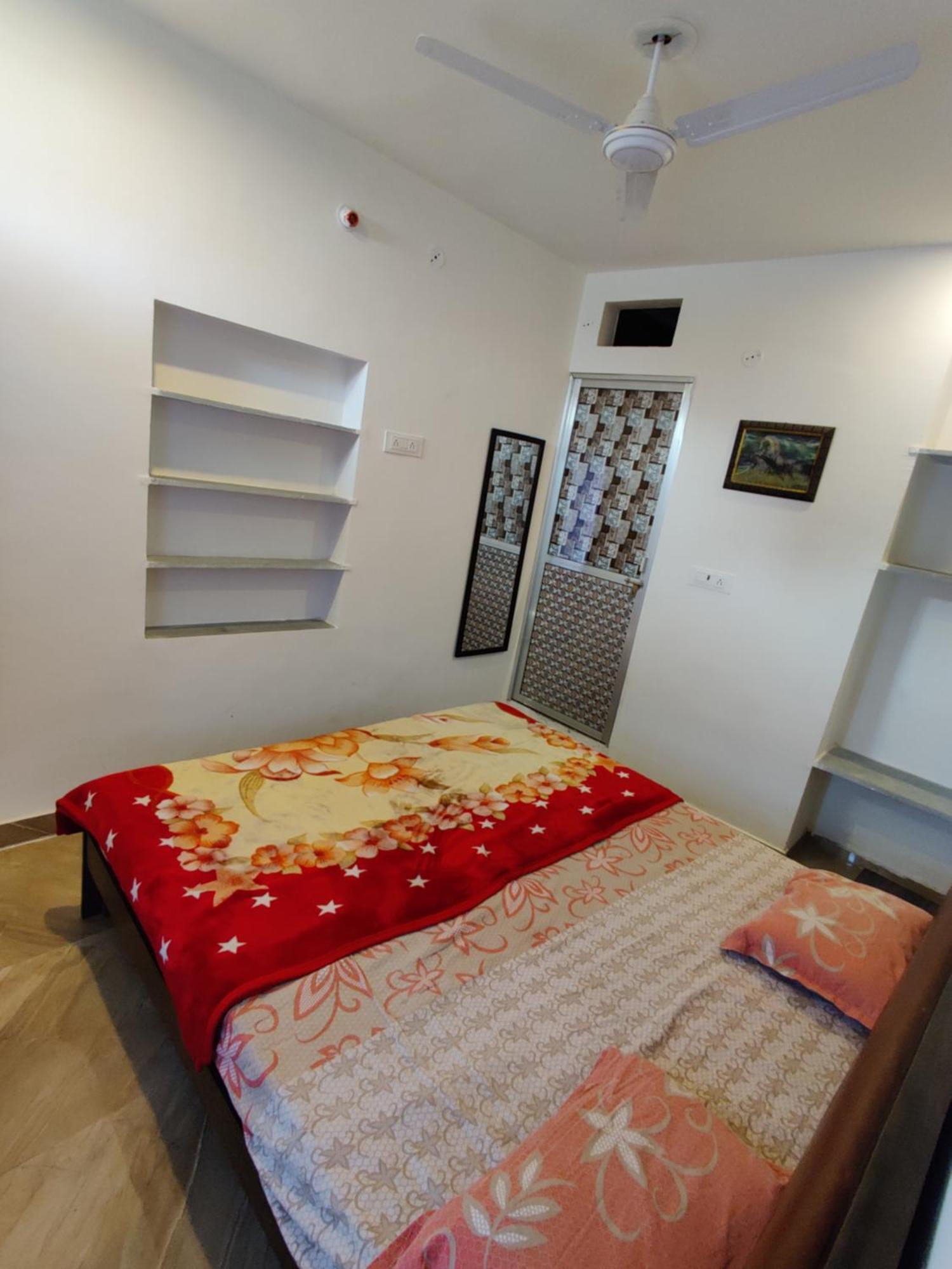 Varah Square Guest House Pushkar Pokój zdjęcie
